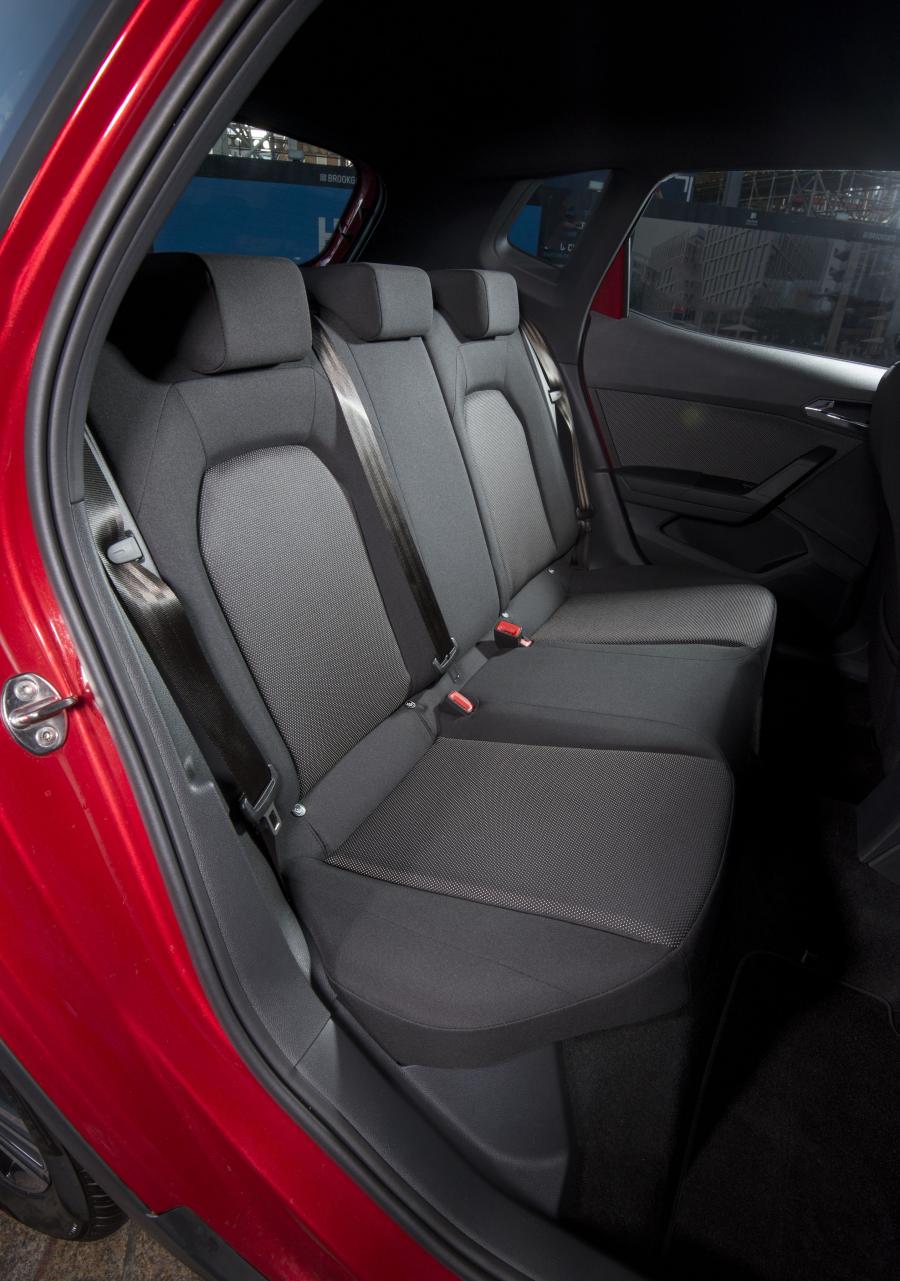 Интерьер Seat Arona Xcellence 2017 года  (UK) (фото 37 из 40)
